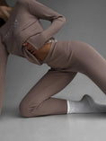 Cargar la imagen en la vista de la galería, EASE by WILN - view 4 | Buddy Brandz
