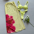 Cargar la imagen en la vista de la galería, Hibiscus rose three piece swimsuit
